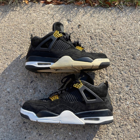 retro jordan 4 black and gold